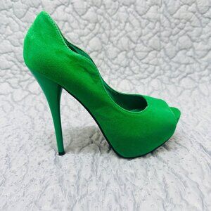 Qupid bright green faux suede peep-toe platform stiletto pump size 6.5